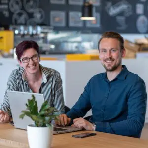 Sjoukje en Martijn zijn Recruiters bij Ons Tweede Thuis. Zij vertellen in dit artikel welke eigenschappen belangrijk zijn als je in de gehandicaptenzorg wil werken